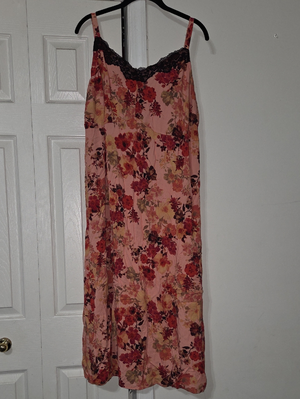 torrid Peach Floral Slip with Black Lace Accent
